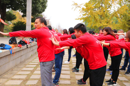 拓展什么時(shí)候進(jìn)行合適？企業(yè)內(nèi)部溝通不容忽視？怎么避免拓展中的錯(cuò)誤？